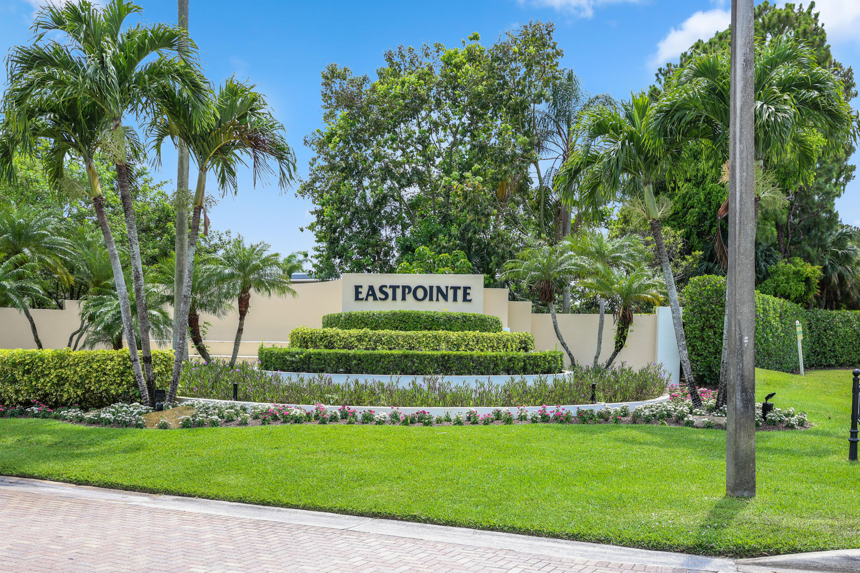 13870 Cross Pointe Court