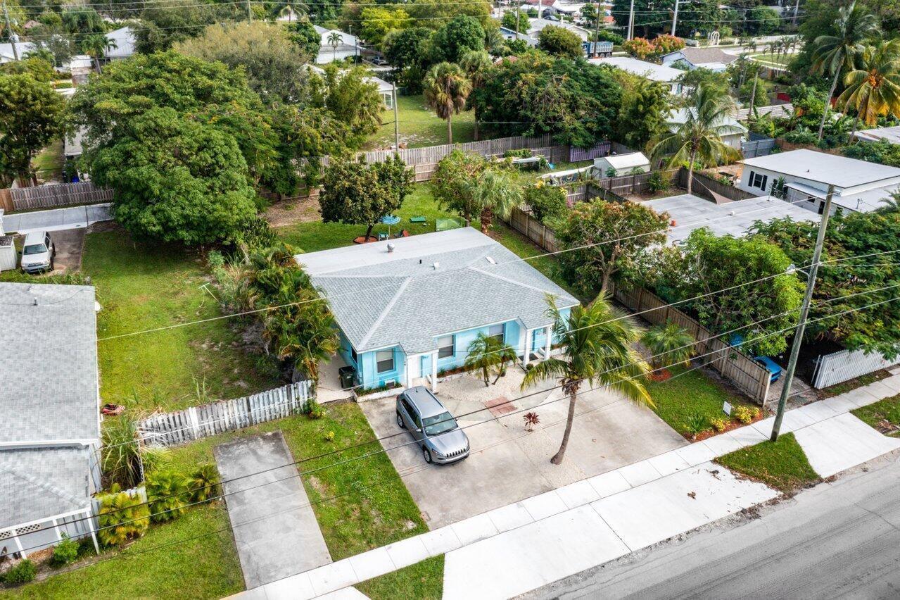 327 SE 3rd Avenue