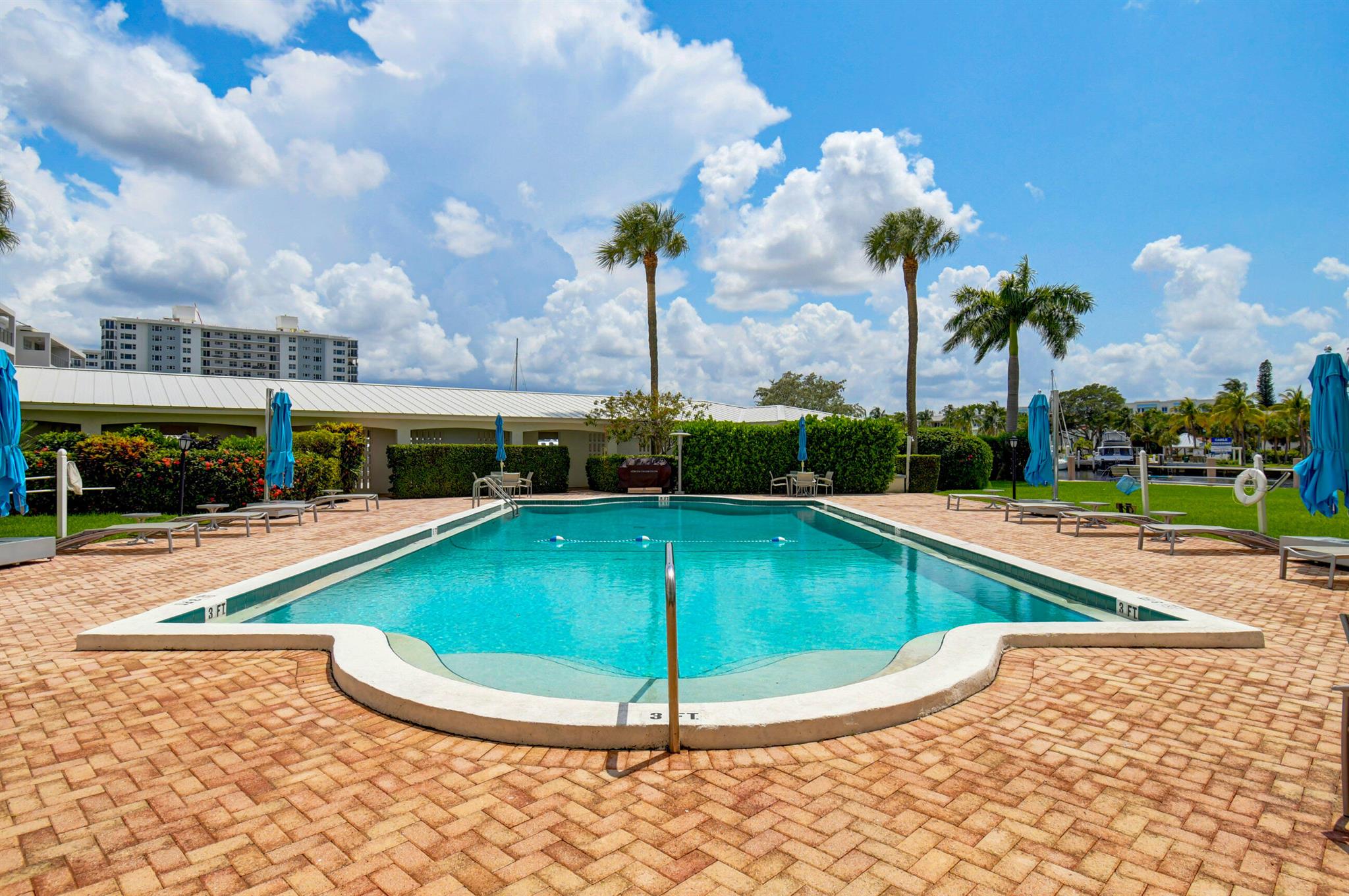 86 Macfarlane Drive Unit: 4h