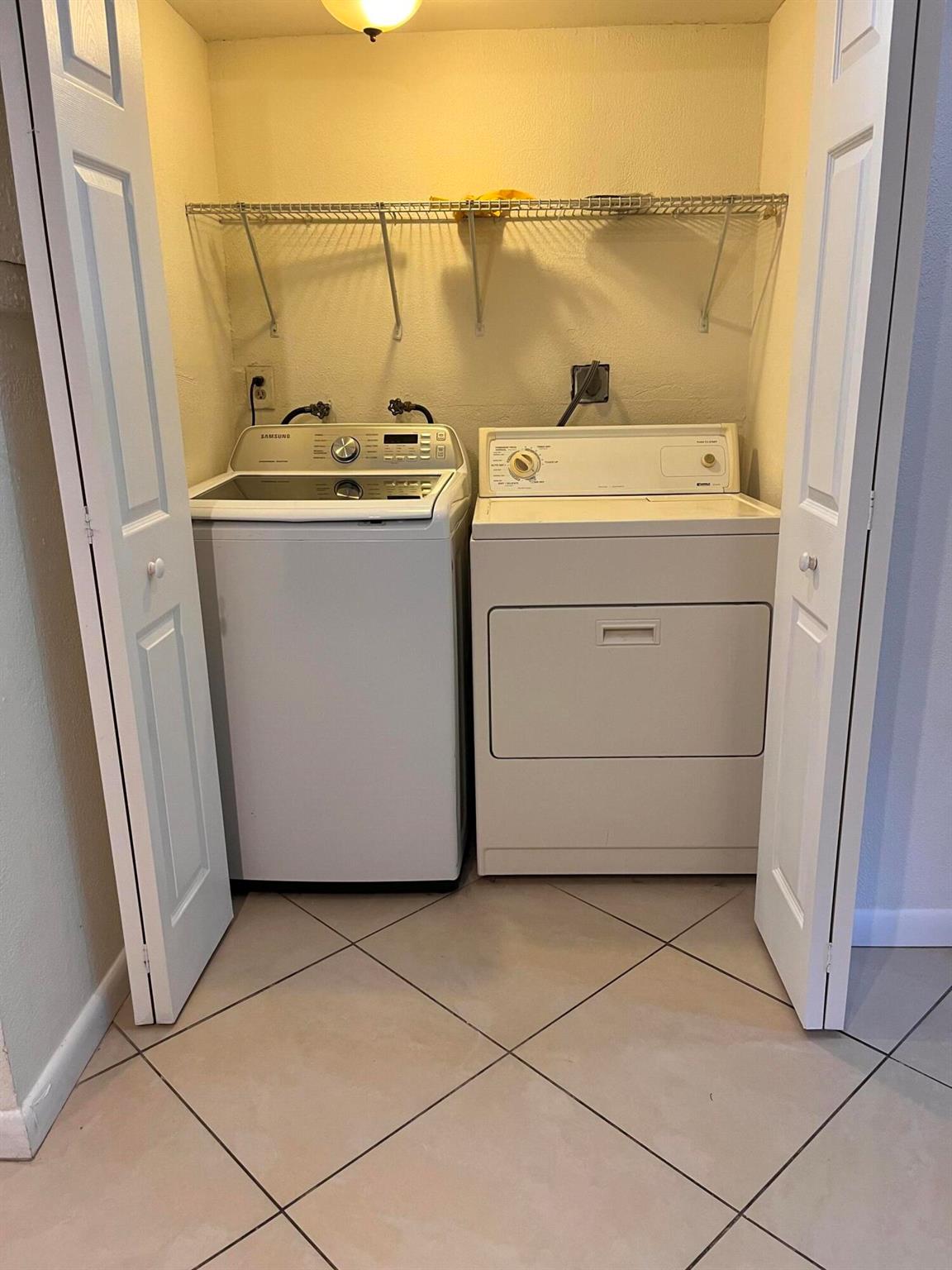 208 Wimbledon Lake Drive Unit: 208