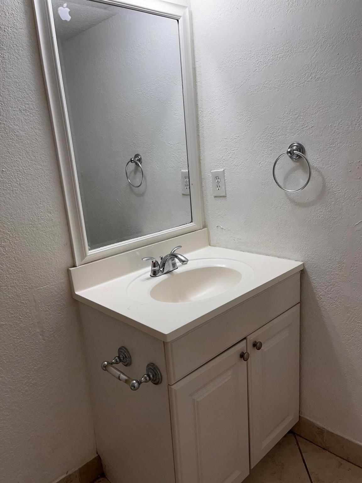 208 Wimbledon Lake Drive Unit: 208