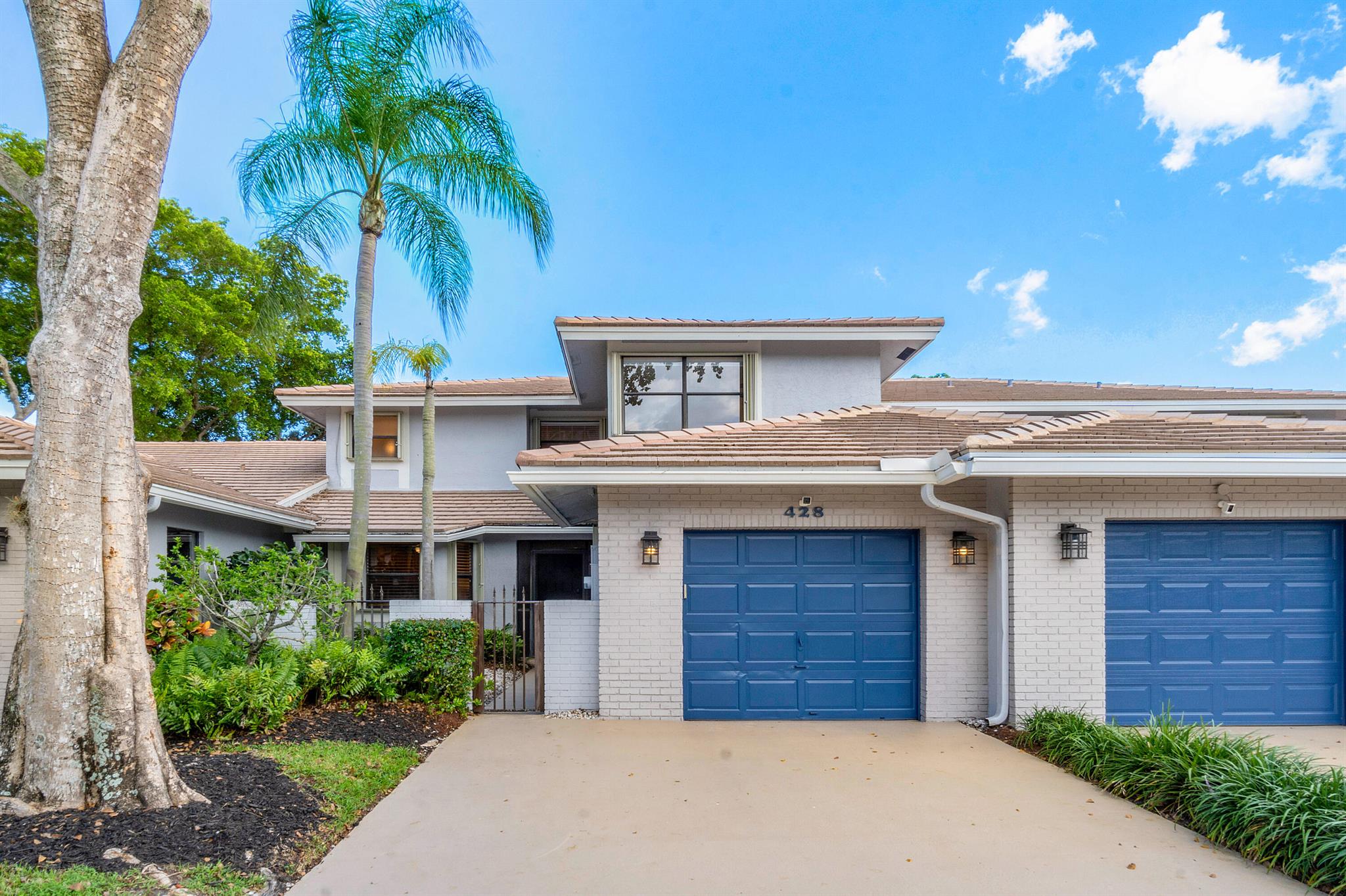 428 Lake Pointe S Lane