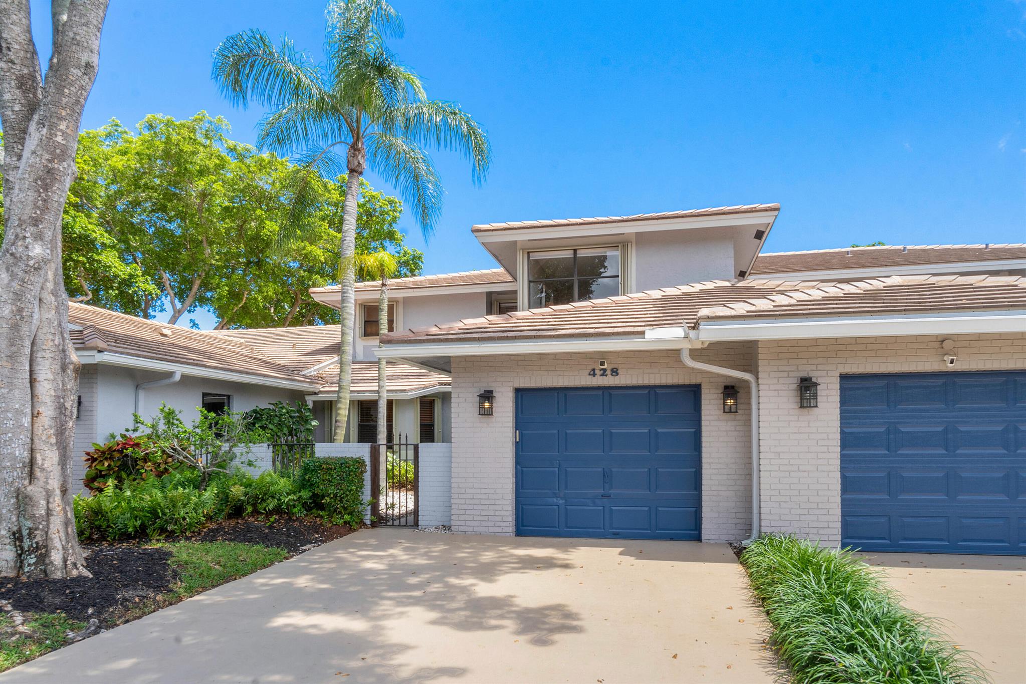 428 Lake Pointe S Lane