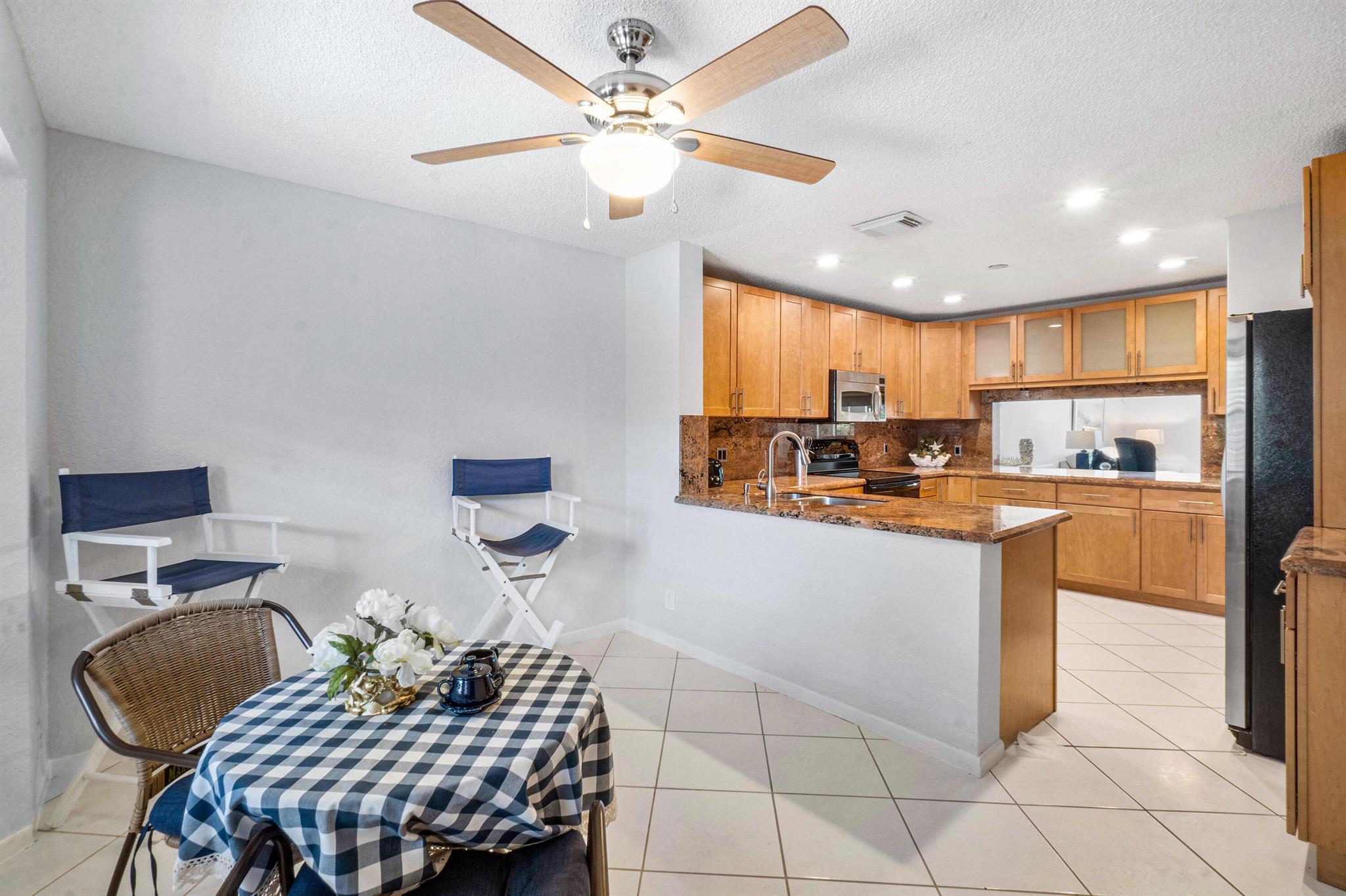 428 Lake Pointe S Lane