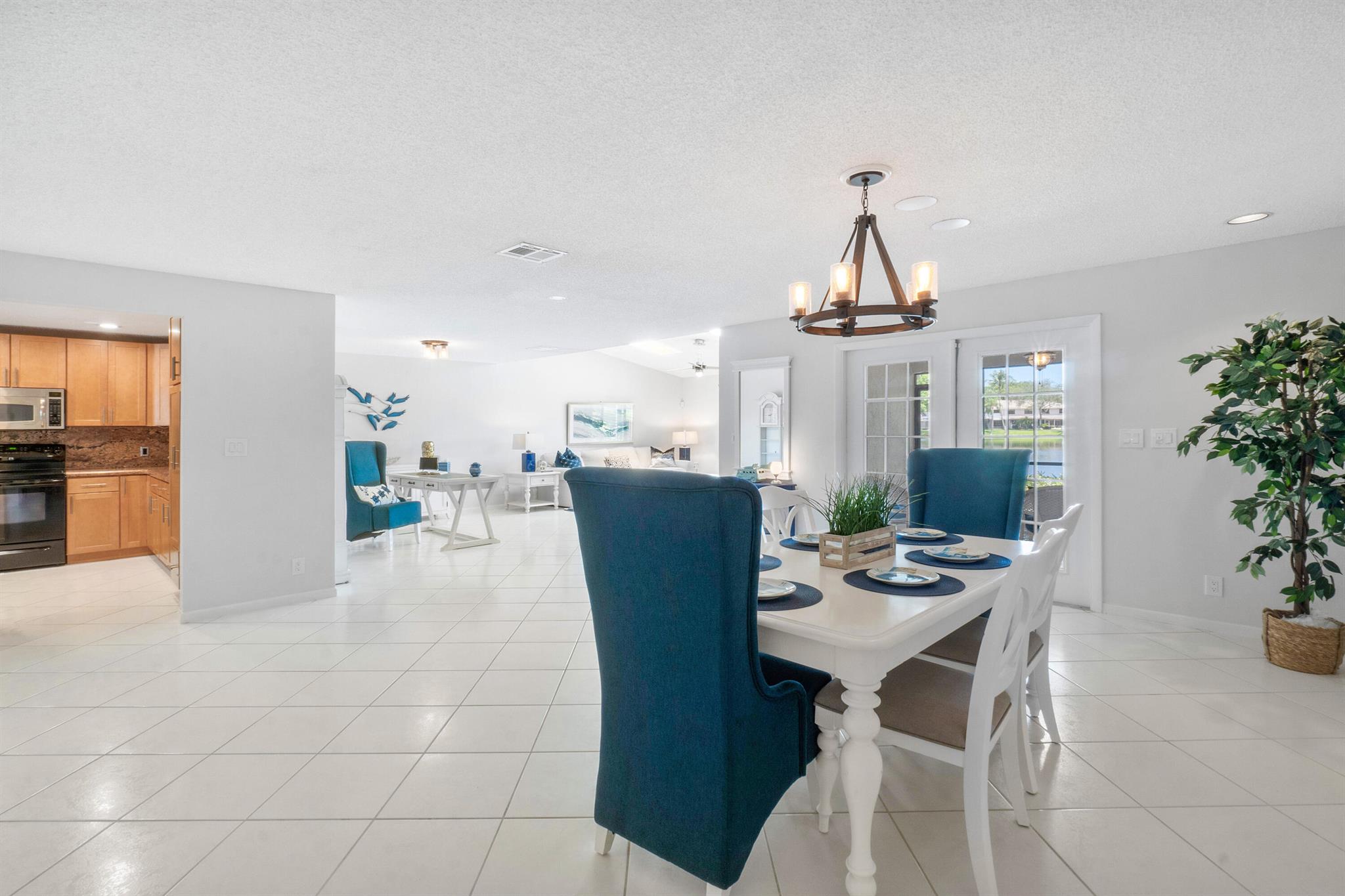 428 Lake Pointe S Lane