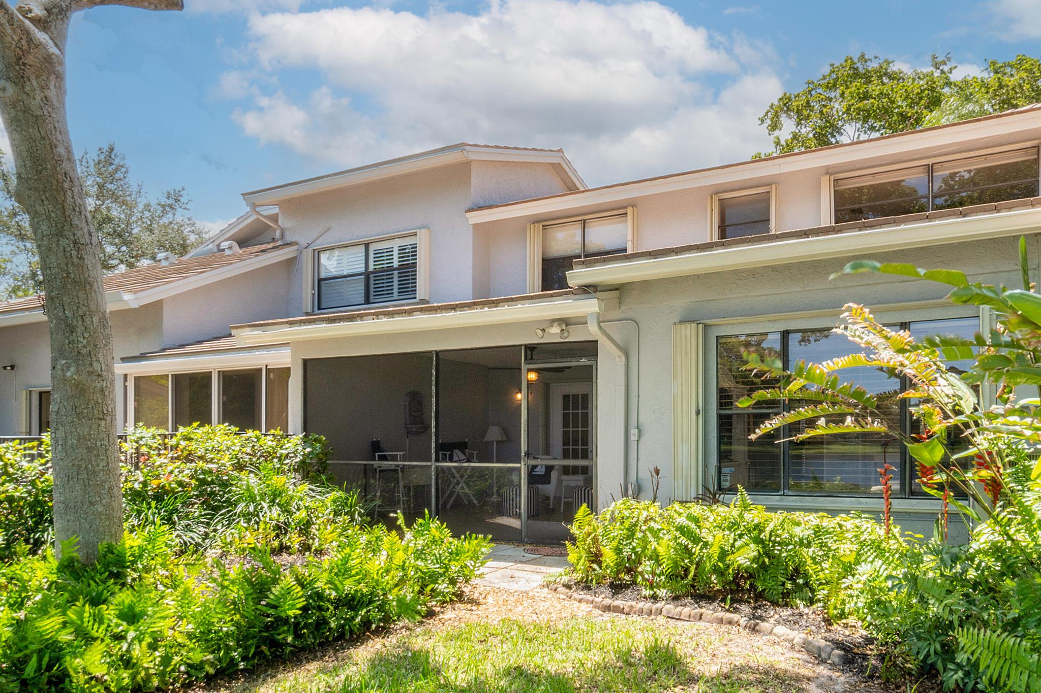 428 Lake Pointe S Lane