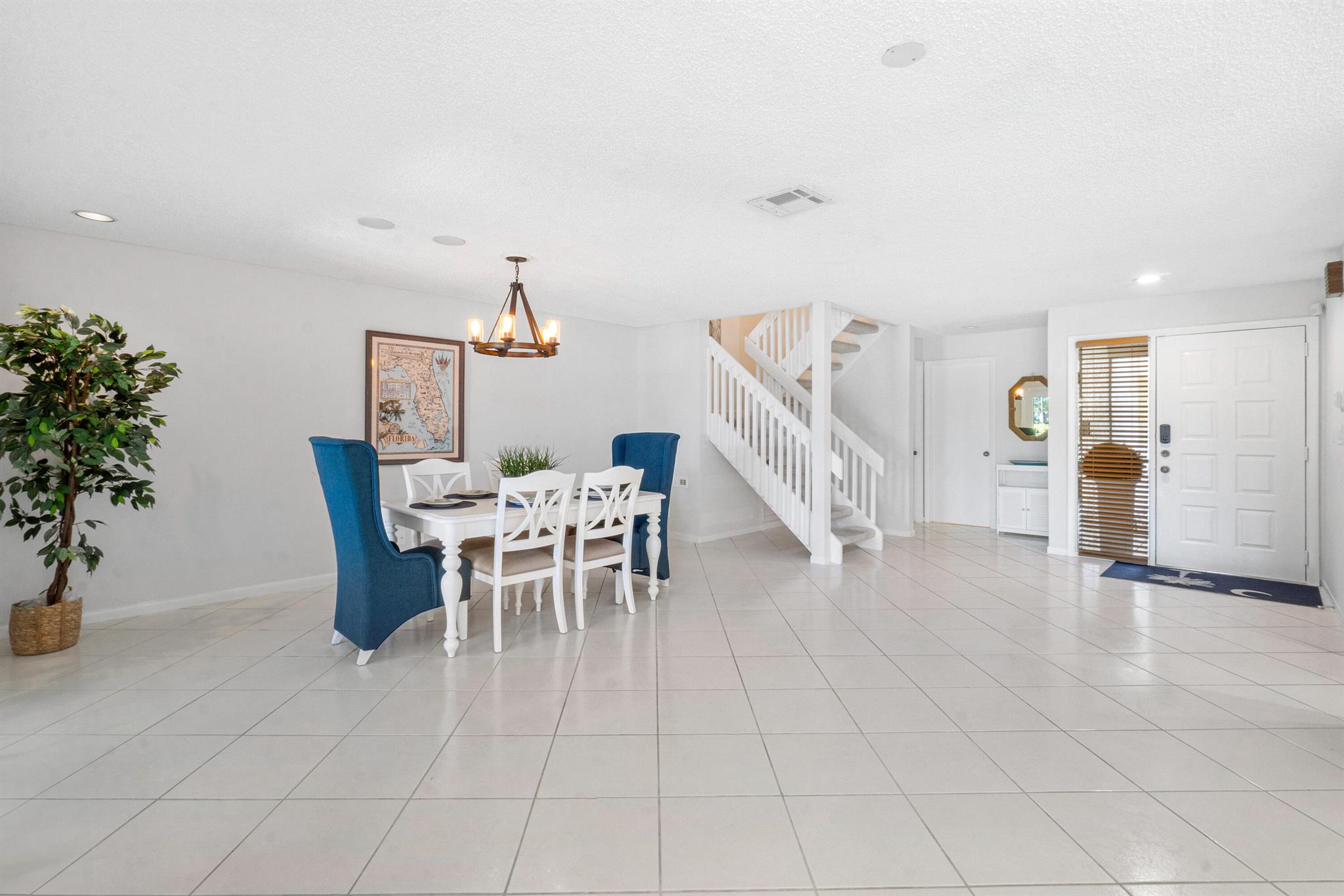 428 Lake Pointe S Lane