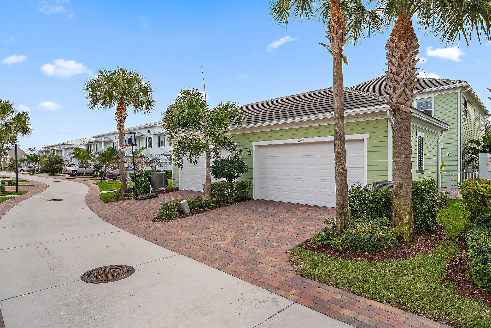 1237 Dakota Drive