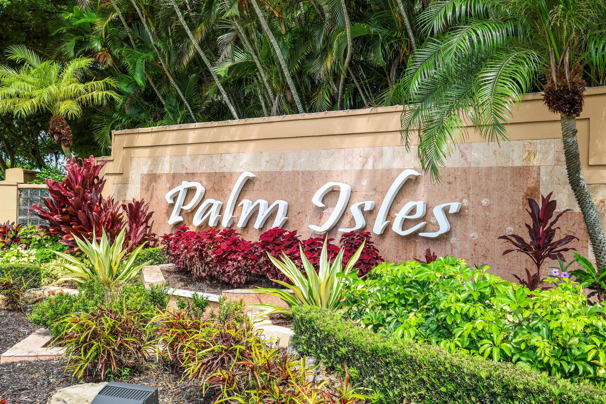 9757 Seacrest Circle Unit: 201