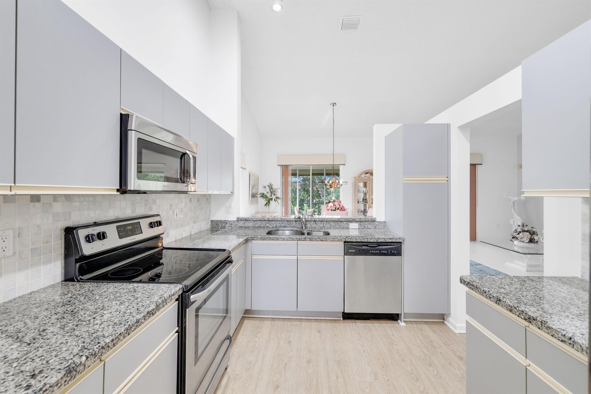 9757 Seacrest Circle Unit: 201