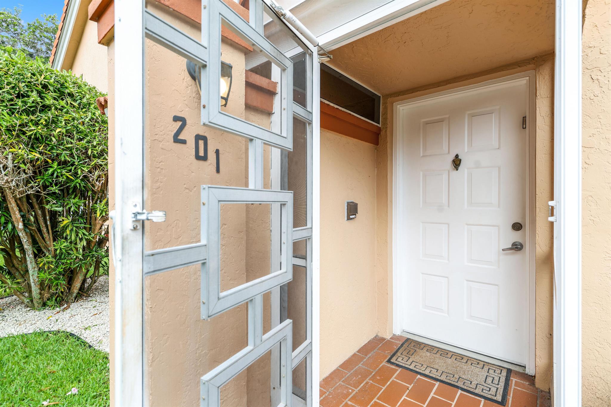 9757 Seacrest Circle Unit: 201