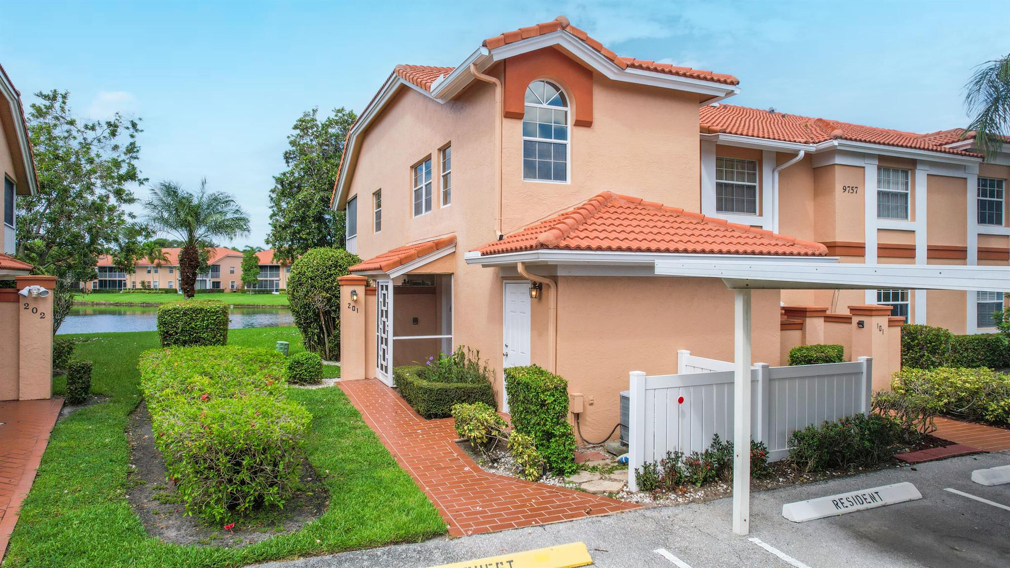 9757 Seacrest Circle Unit: 201