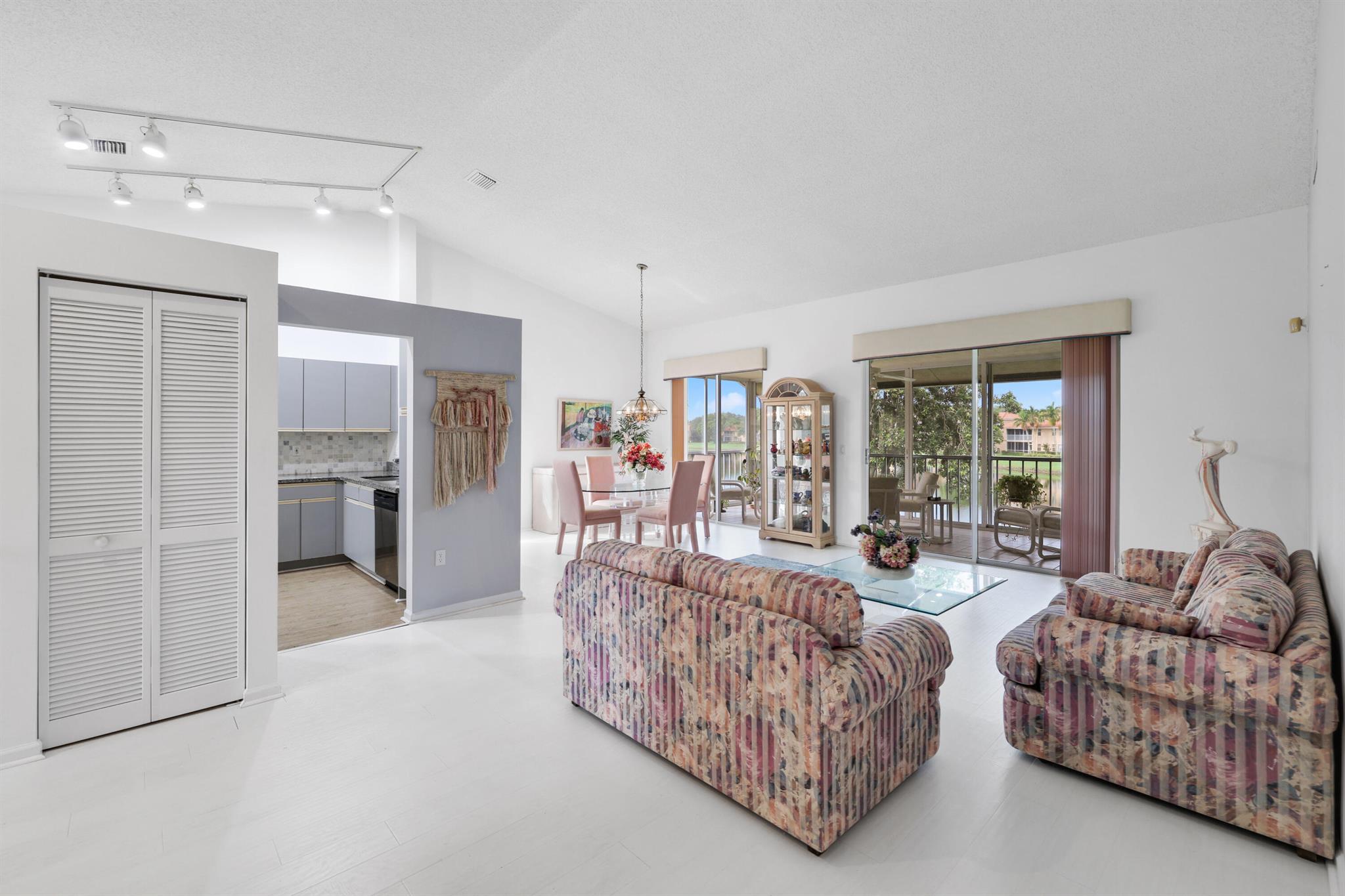 9757 Seacrest Circle Unit: 201