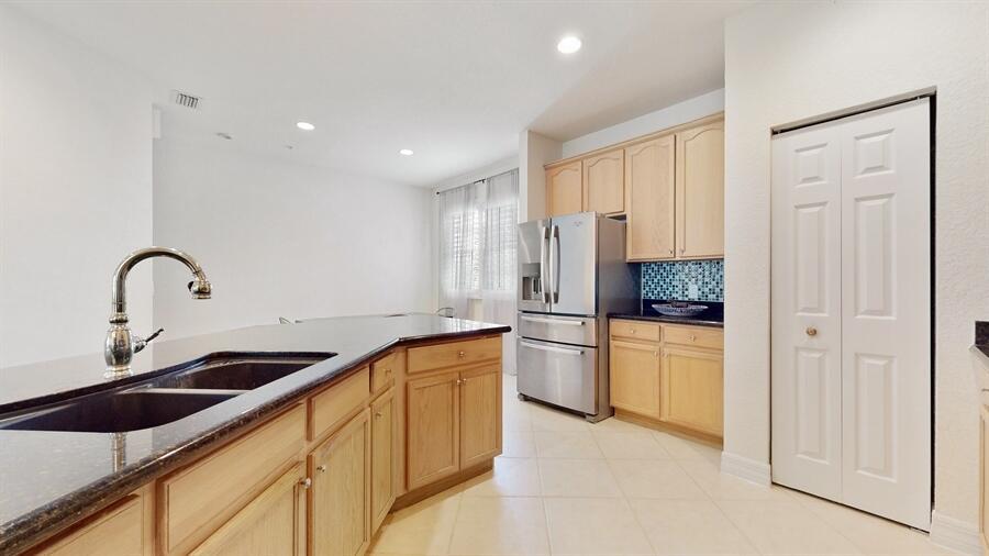 290 NE 5th Avenue Unit: 18