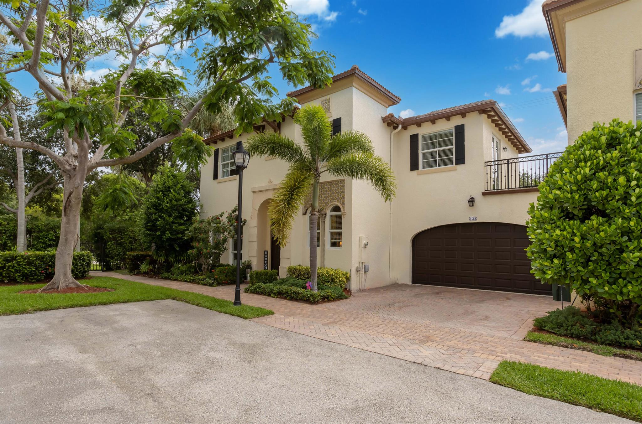 133 Via Poinciana Lane
