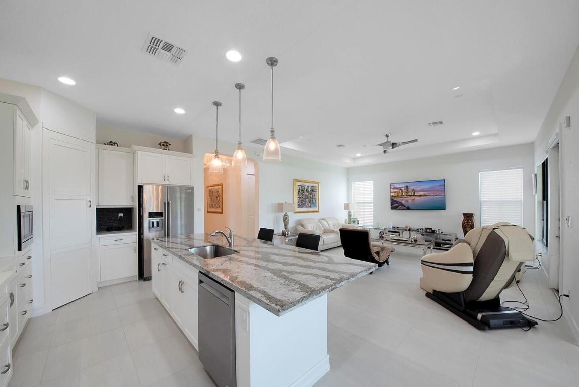 11600 Solstice Circle, Parkland