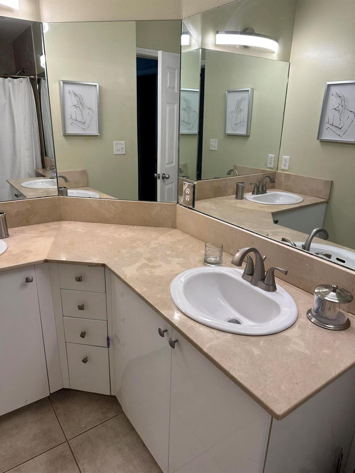 346 E Moorings Dr Drive Unit: 346