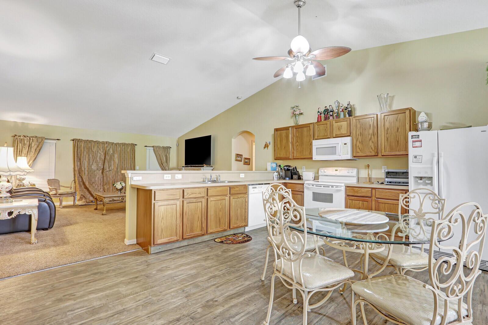 502 NW Ferris Drive