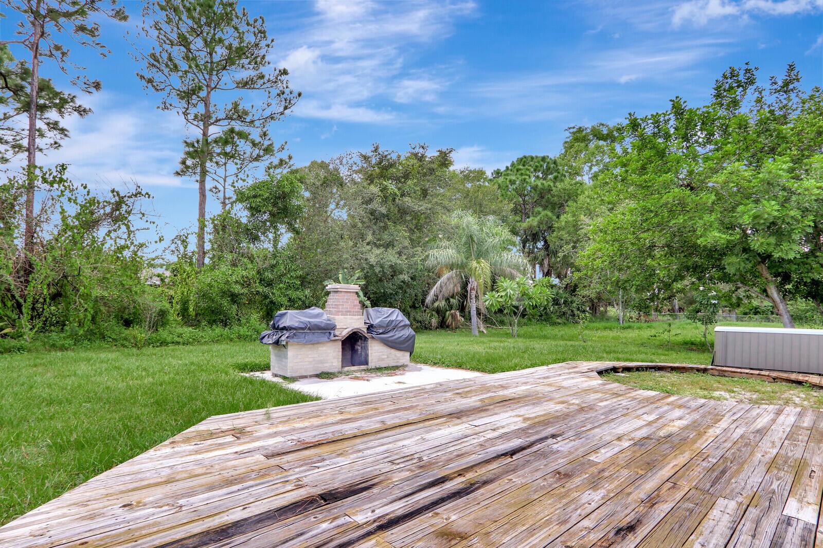 502 NW Ferris Drive