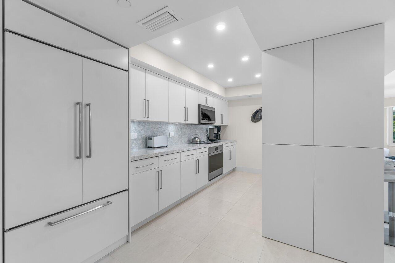 100 SE 5th Avenue Unit: 305