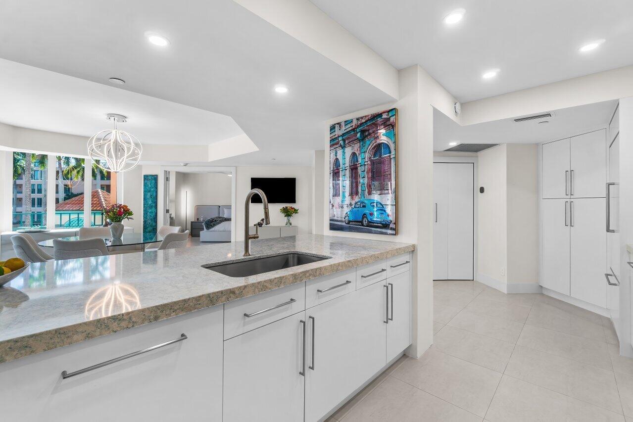 100 SE 5th Avenue Unit: 305