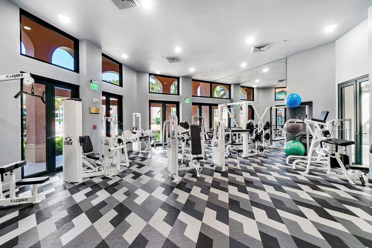 100 SE 5th Avenue Unit: 305