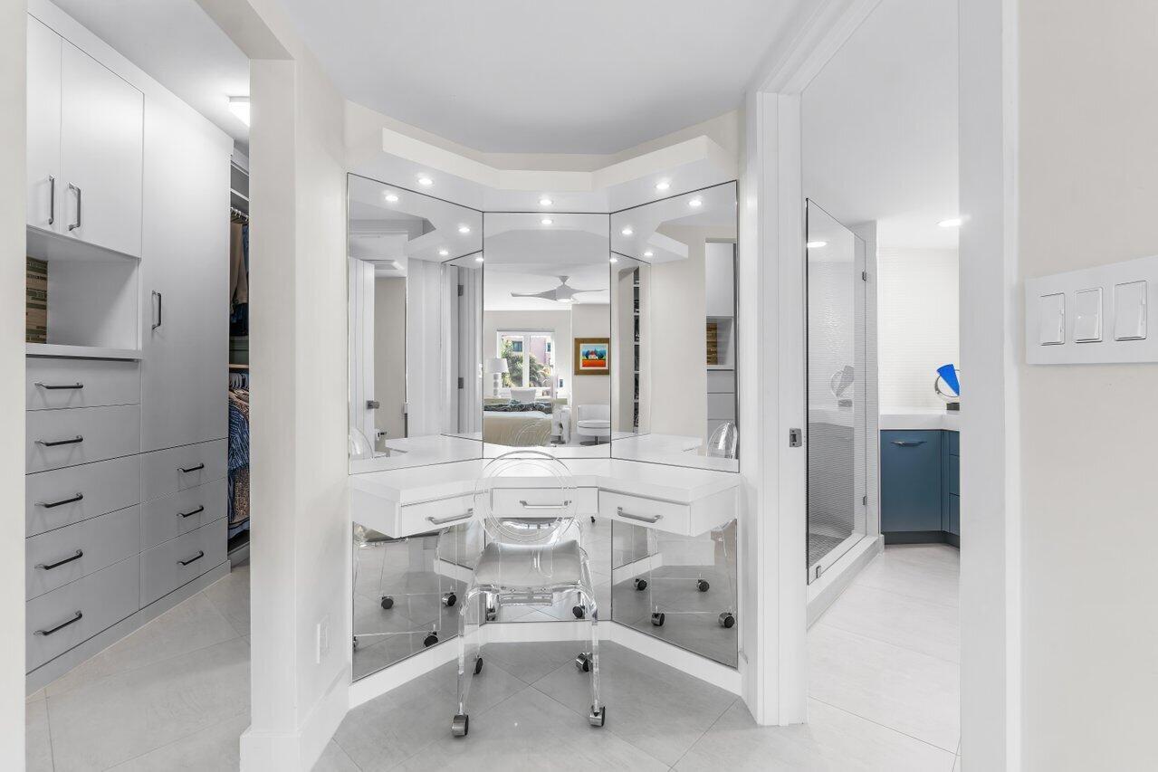 100 SE 5th Avenue Unit: 305