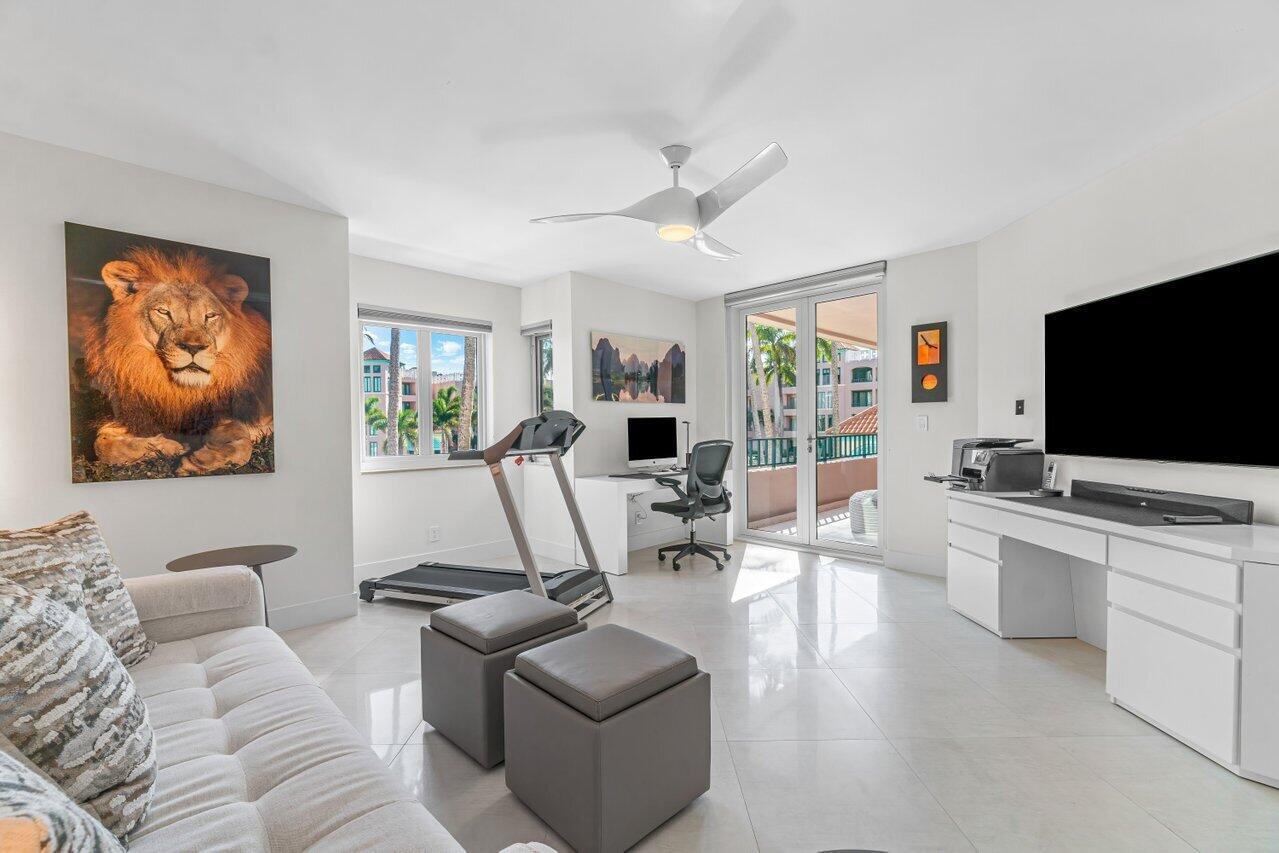 100 SE 5th Avenue Unit: 305