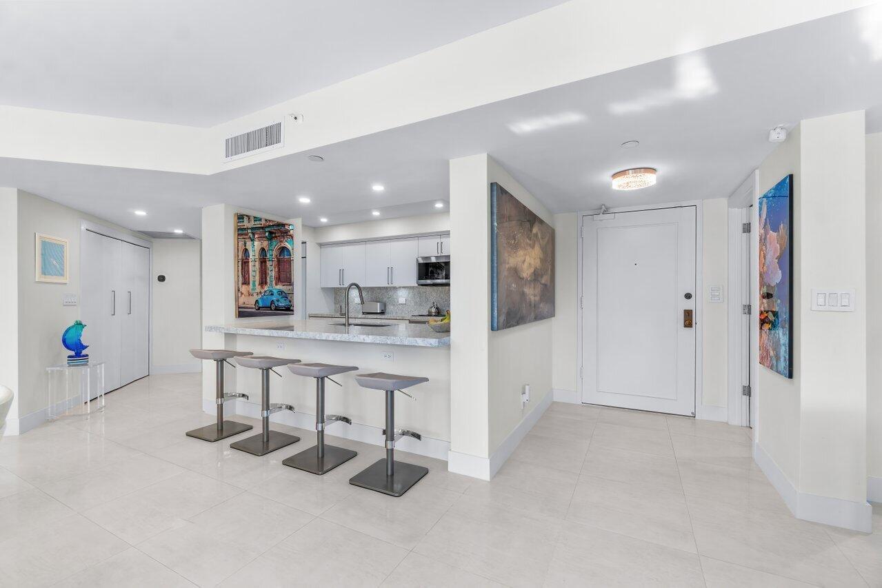 100 SE 5th Avenue Unit: 305