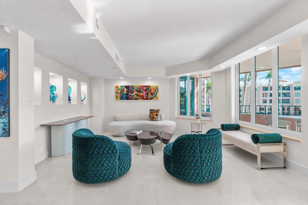 100 SE 5th Avenue Unit: 305