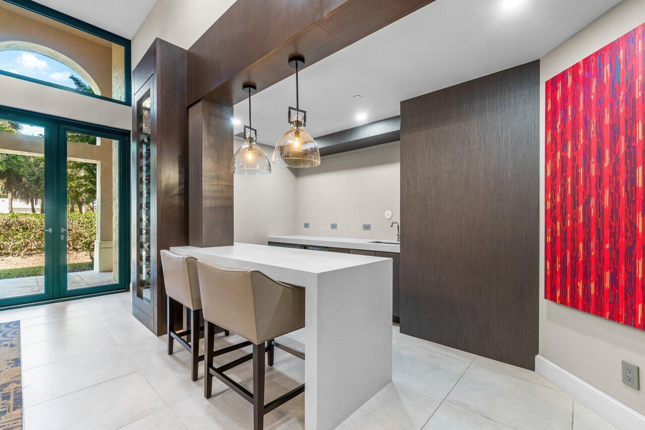 100 SE 5th Avenue Unit: 305