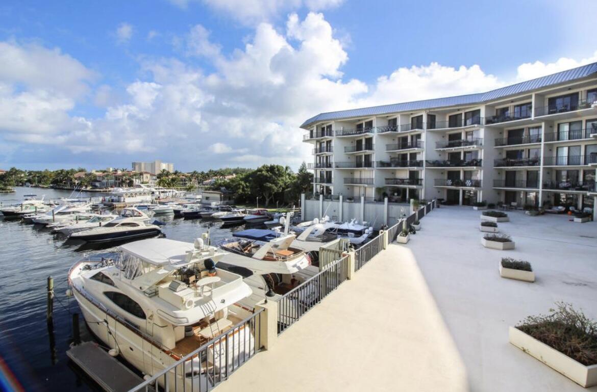 1035 S Federal Highway Unit: 204
