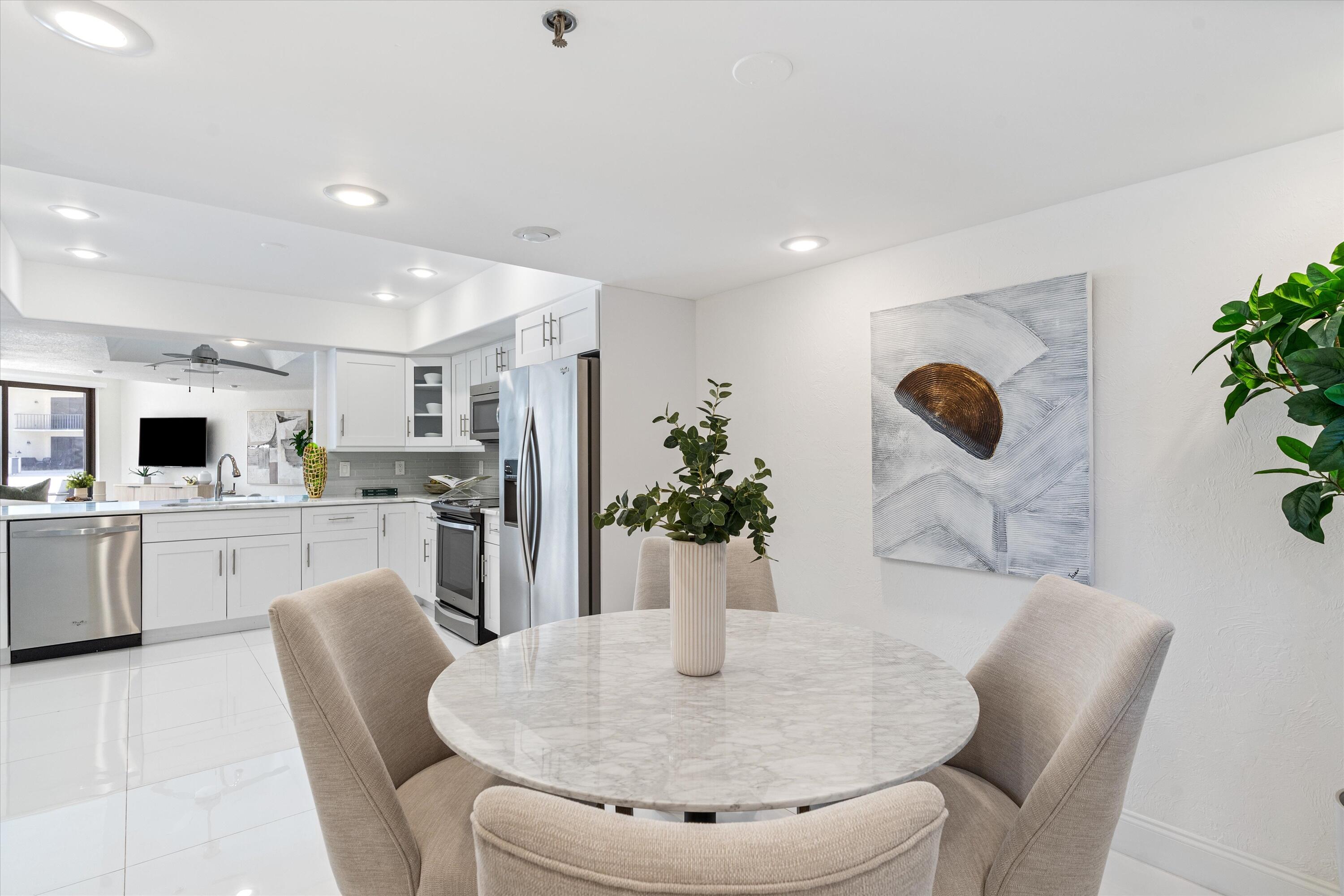 1035 S Federal Highway Unit: 204