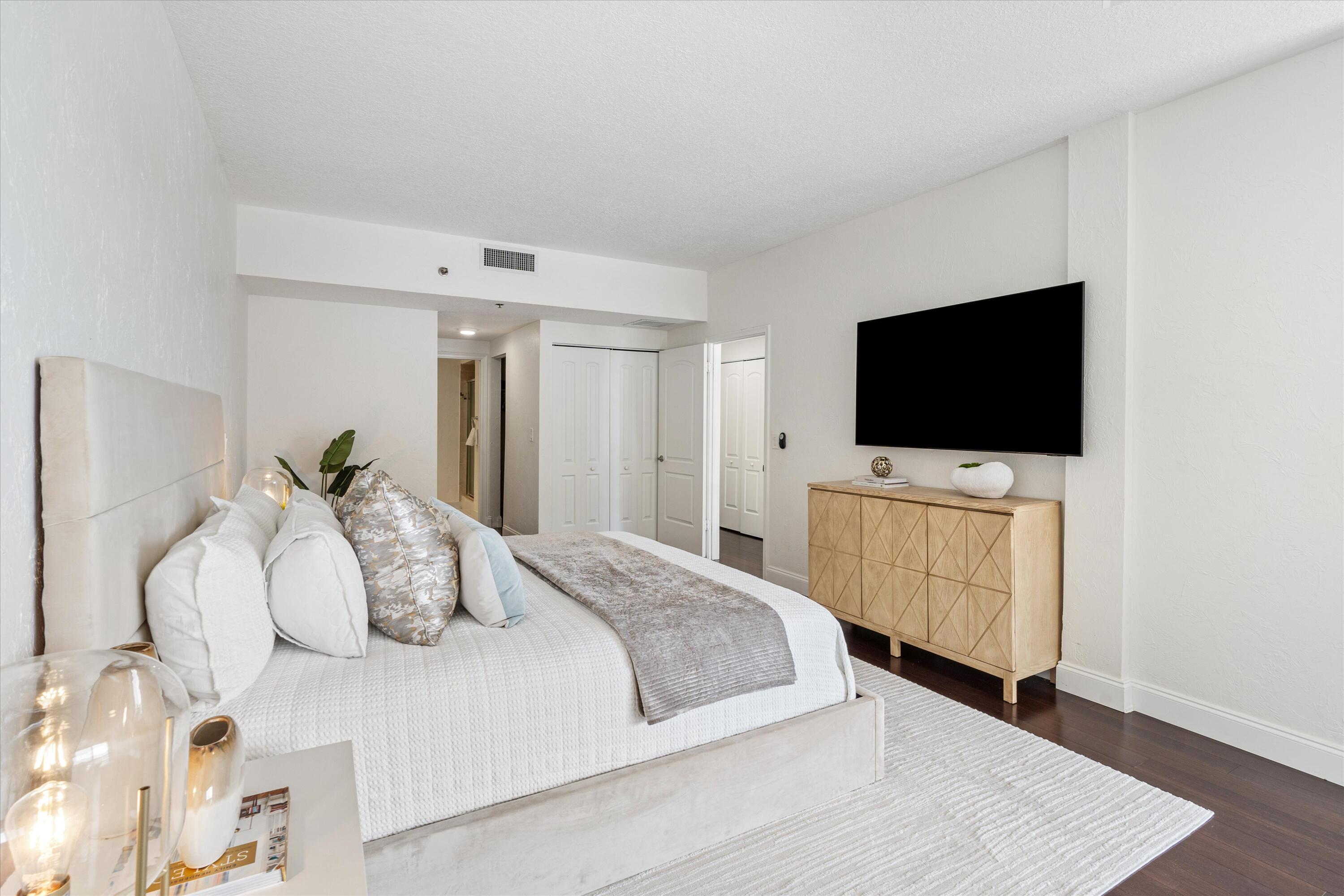 1035 S Federal Highway Unit: 204