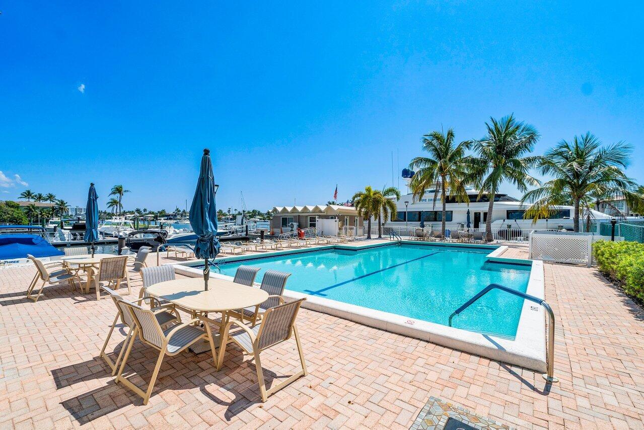 1035 S Federal Highway Unit: 204