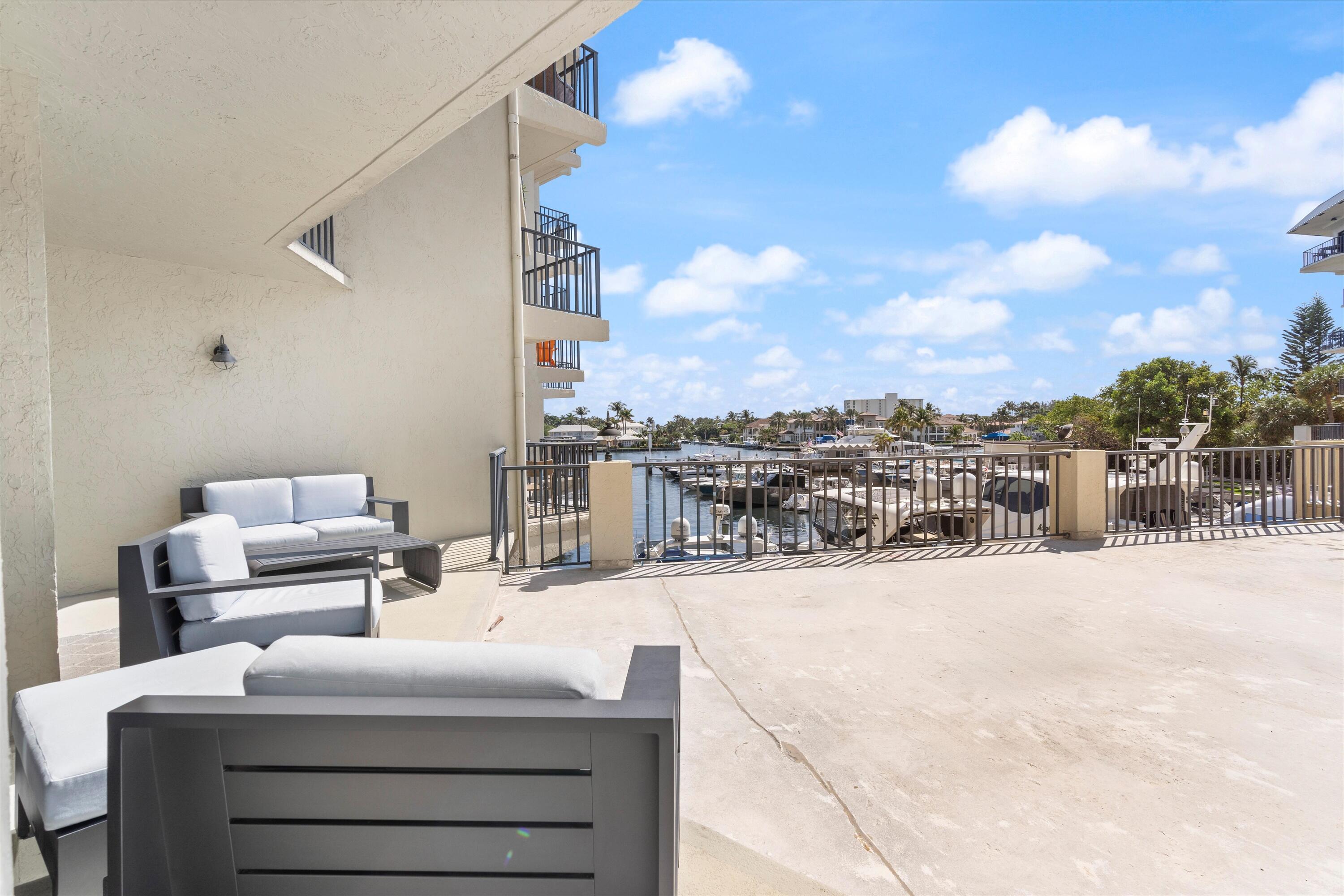 1035 S Federal Highway Unit: 204