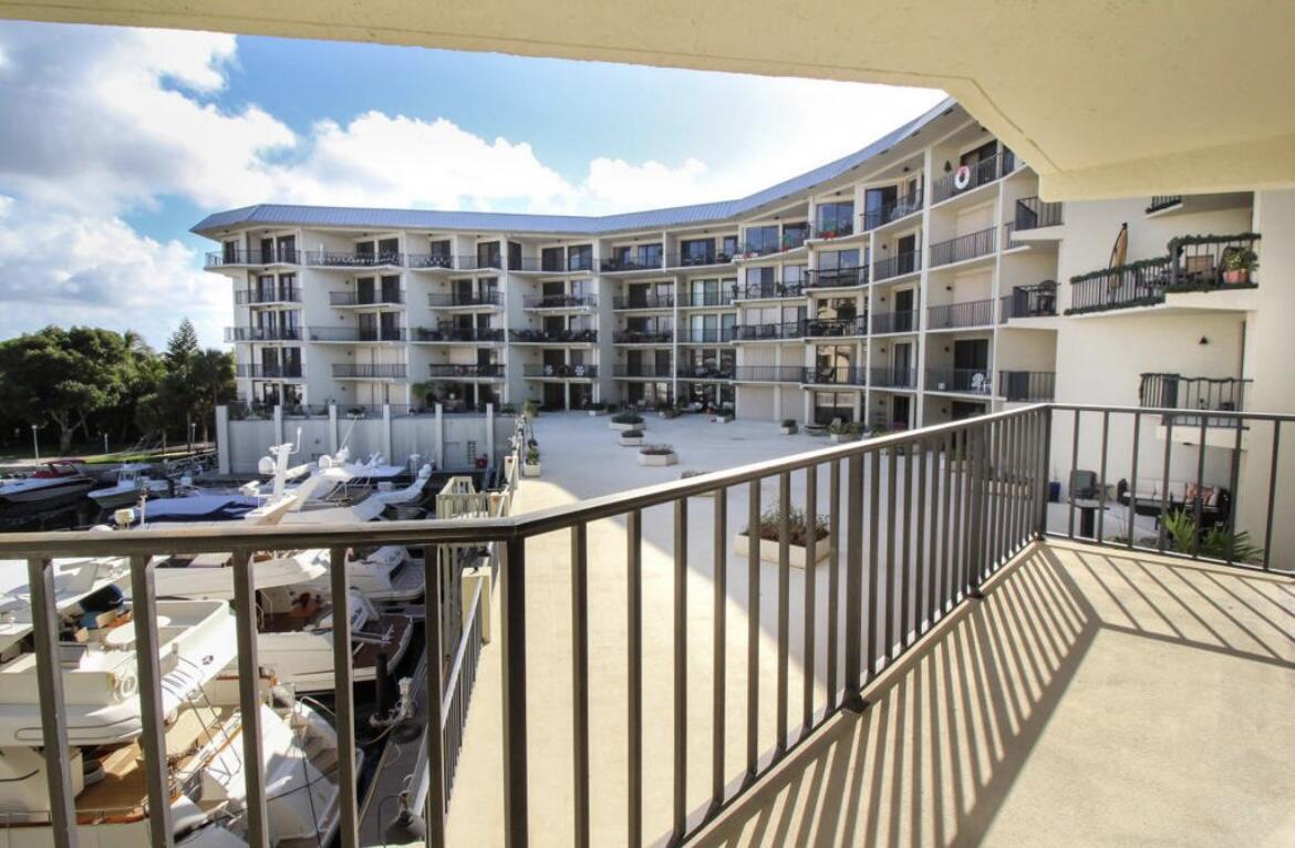 1035 S Federal Highway Unit: 204