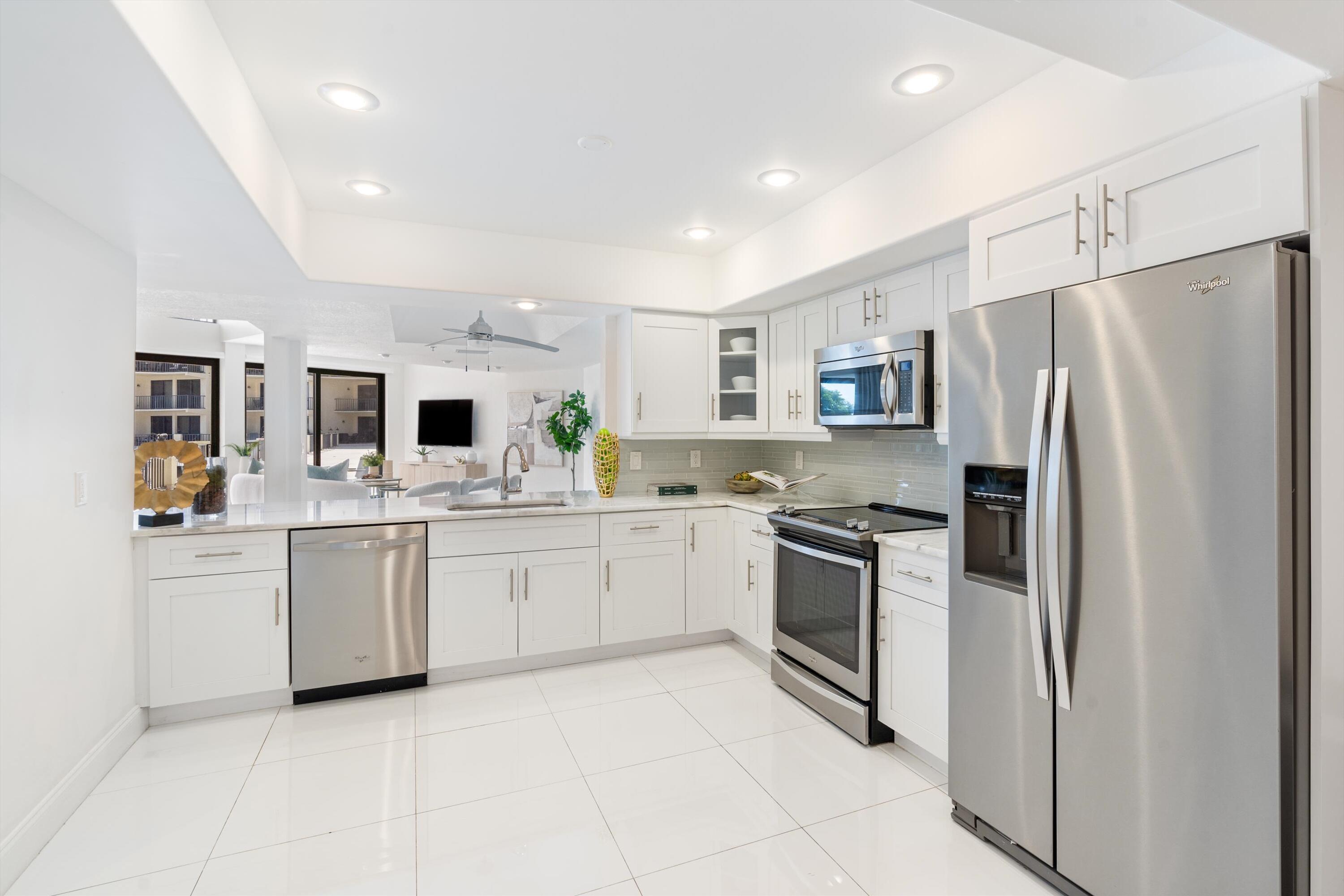 1035 S Federal Highway Unit: 204