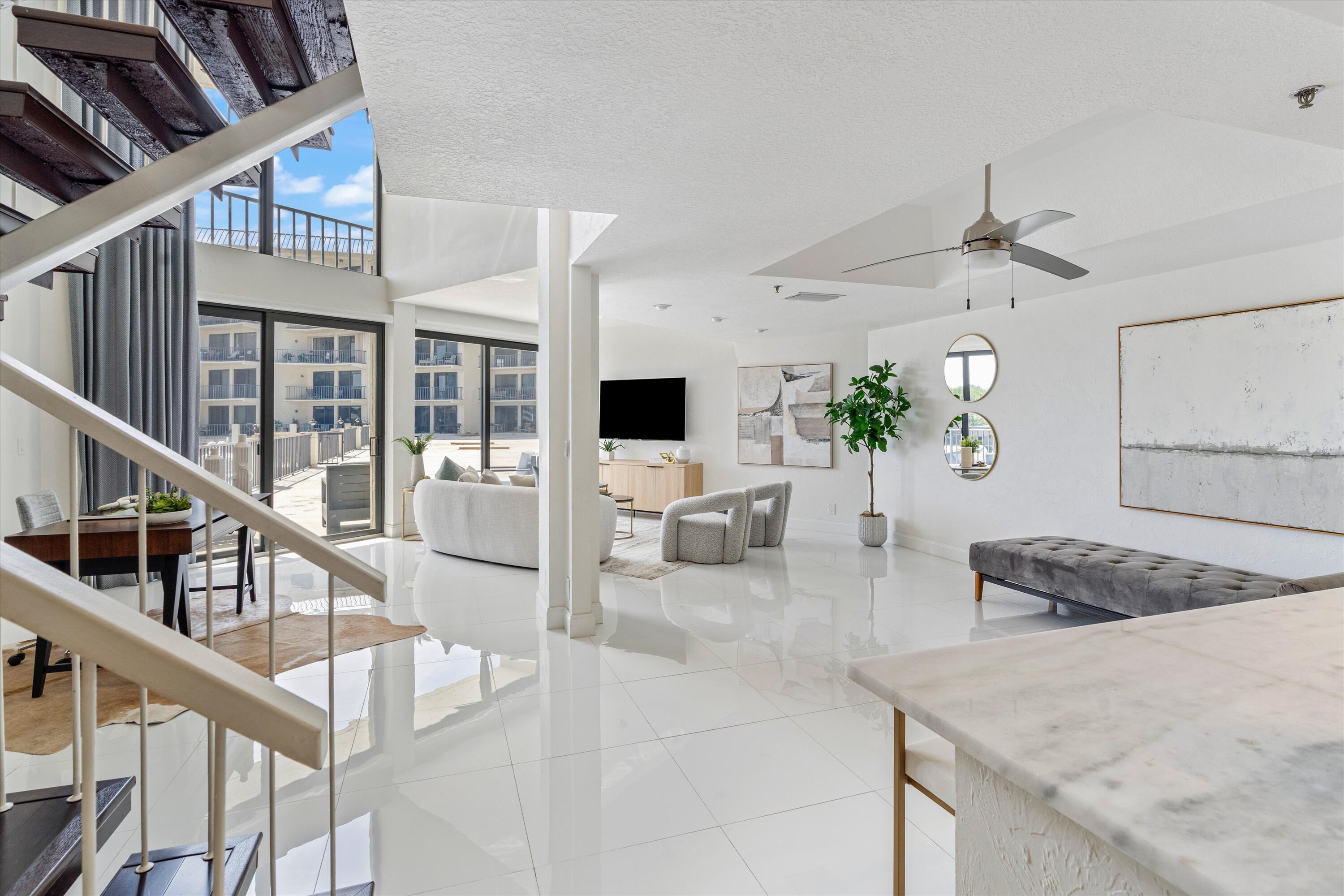 1035 S Federal Highway Unit: 204