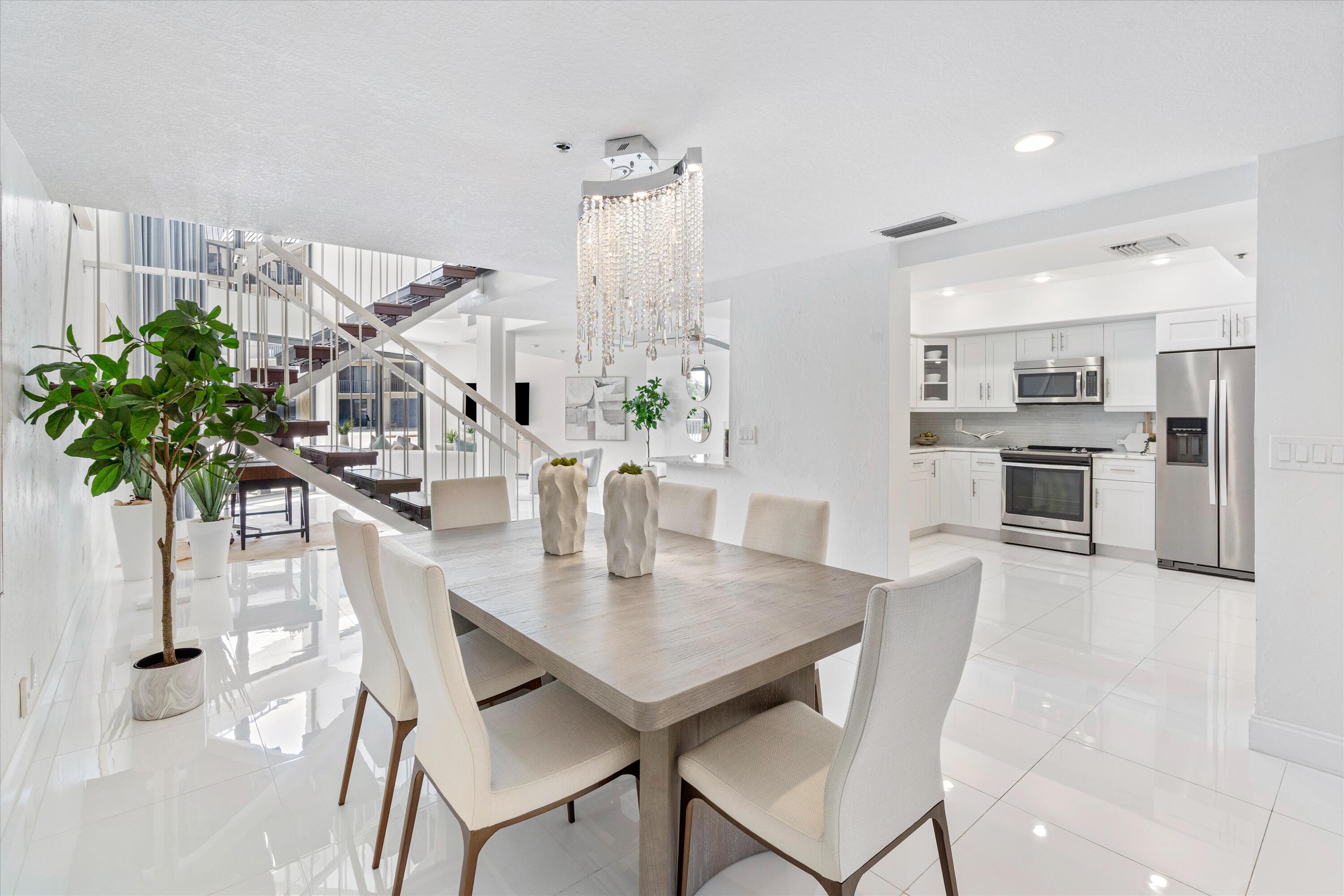 1035 S Federal Highway Unit: 204