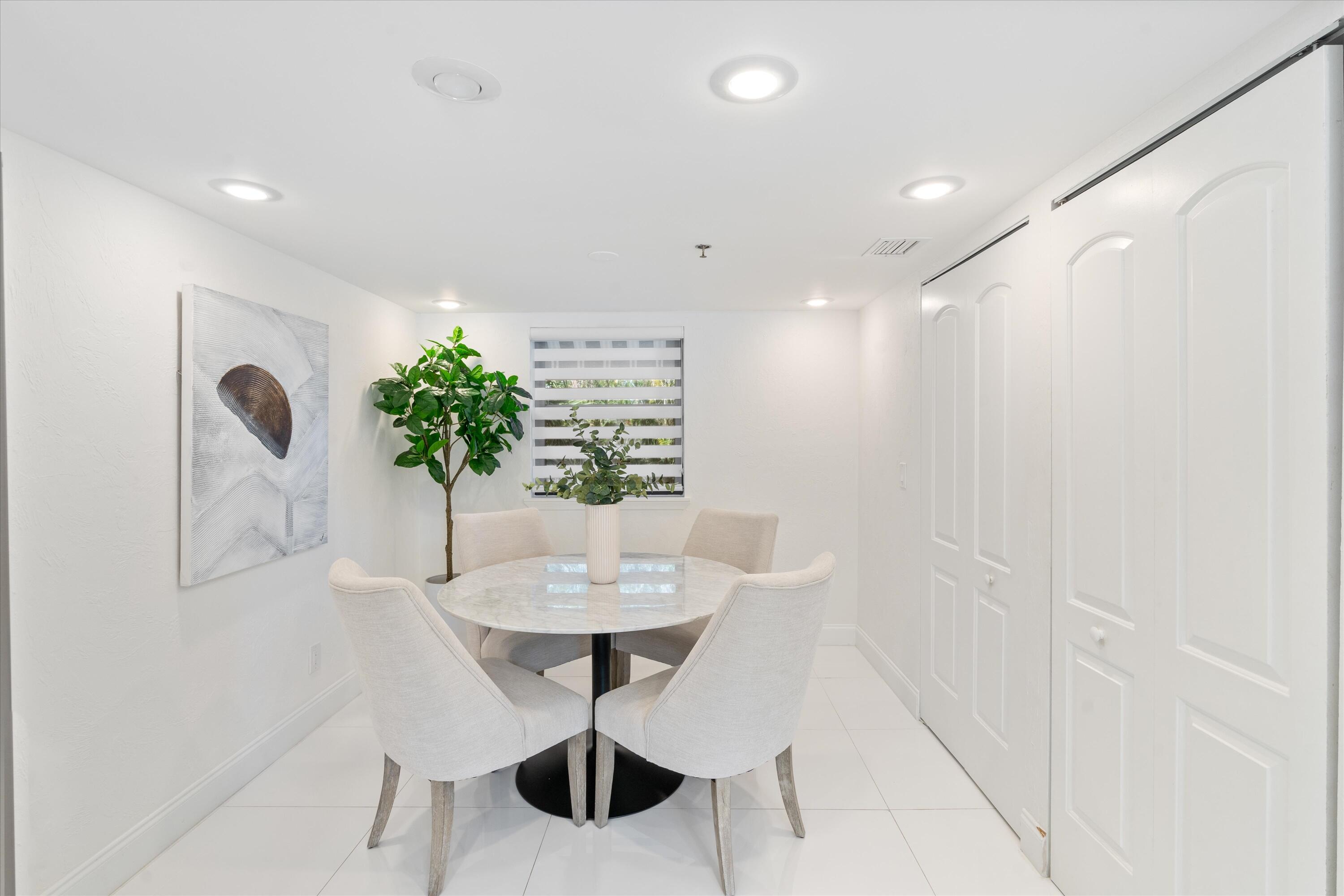 1035 S Federal Highway Unit: 204