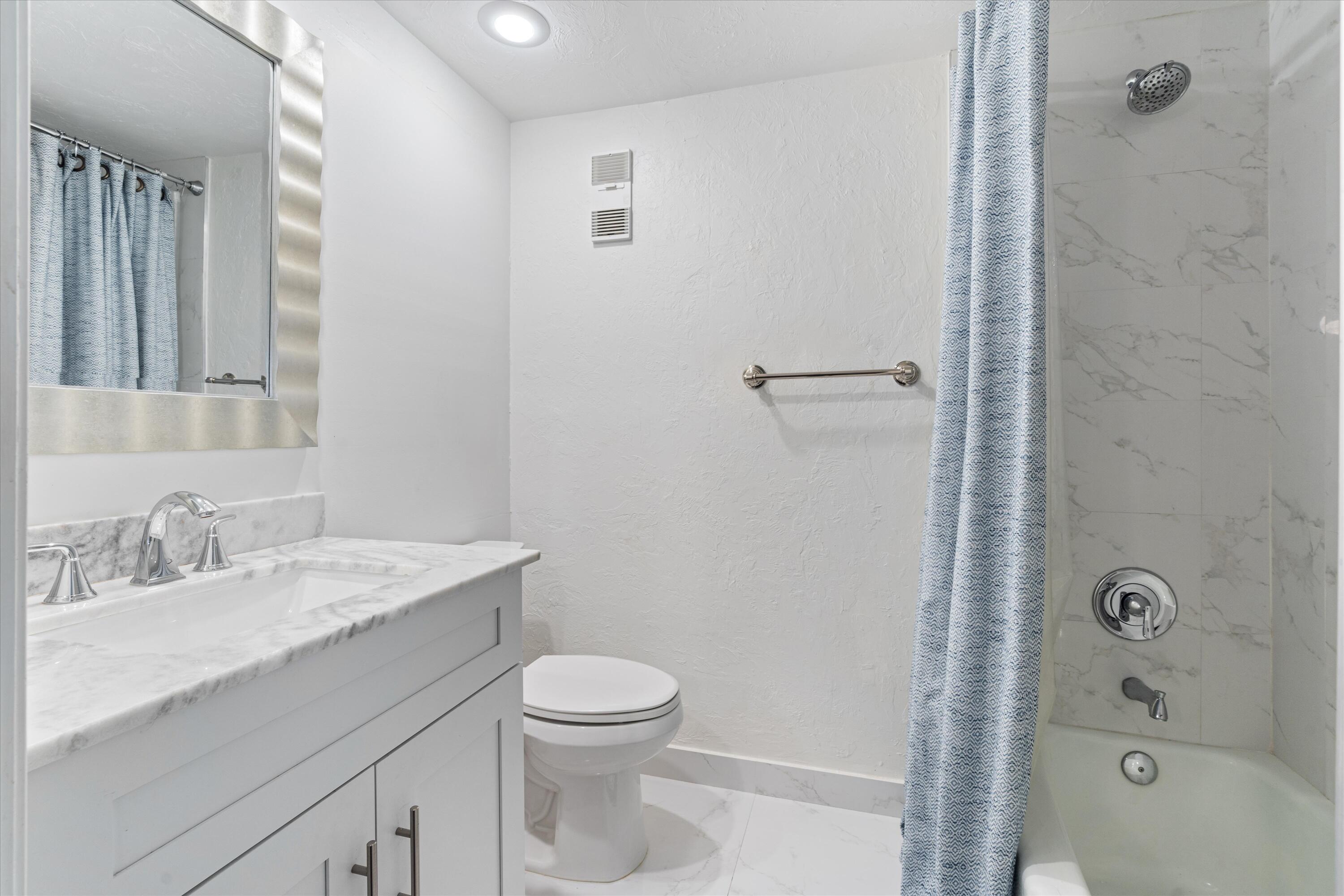 1035 S Federal Highway Unit: 204