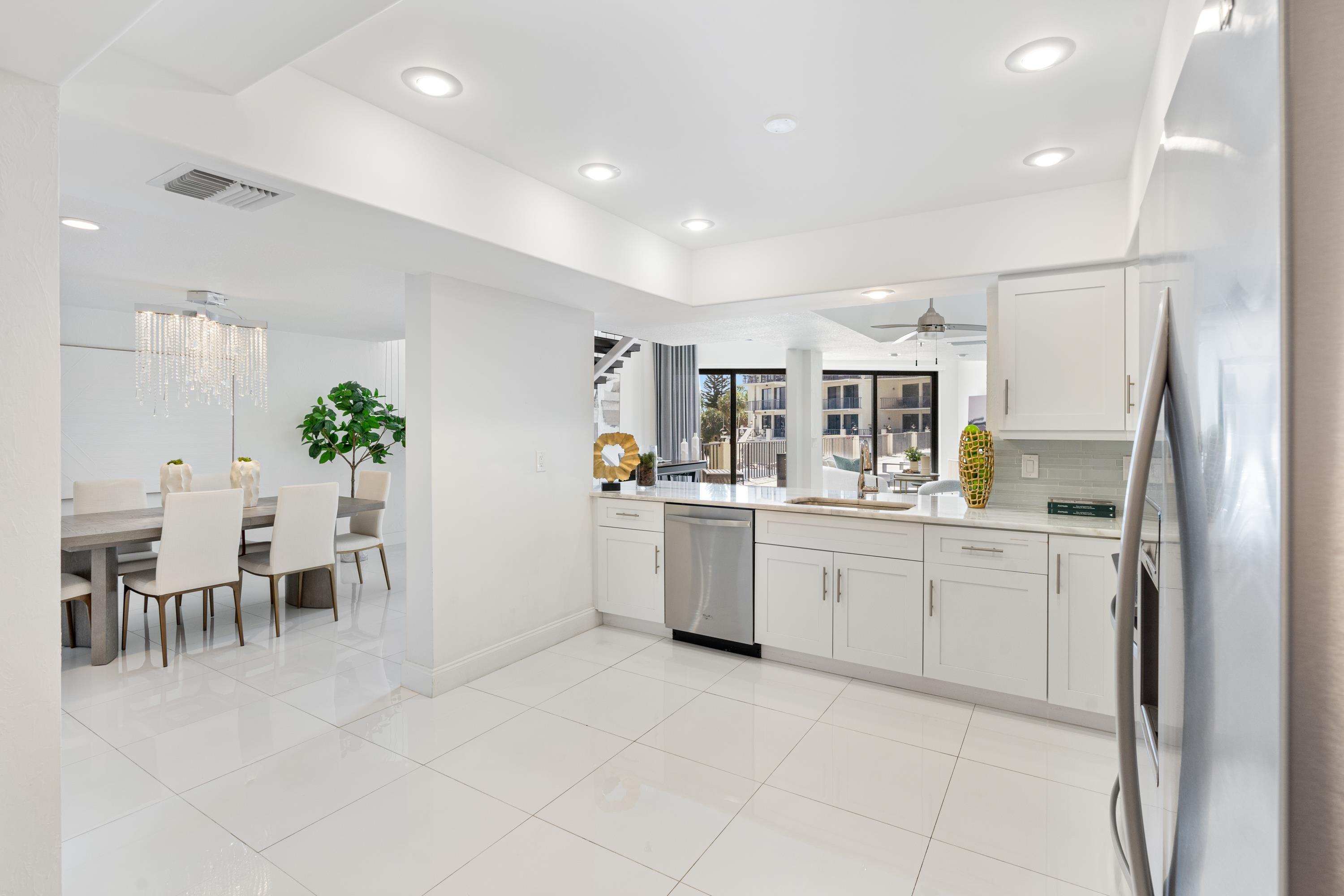 1035 S Federal Highway Unit: 204