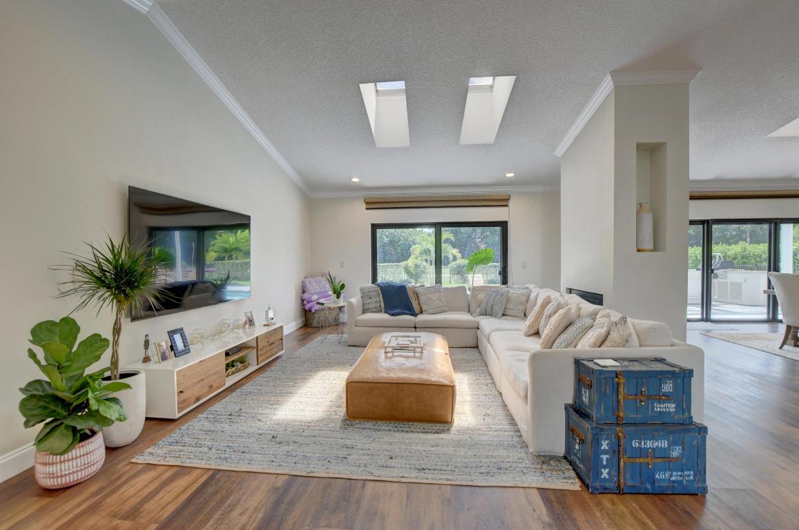 10198 Boca Woods Lane, Boca Raton