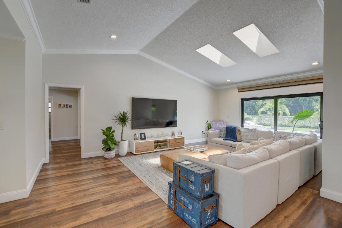 10198 Boca Woods Lane, Boca Raton