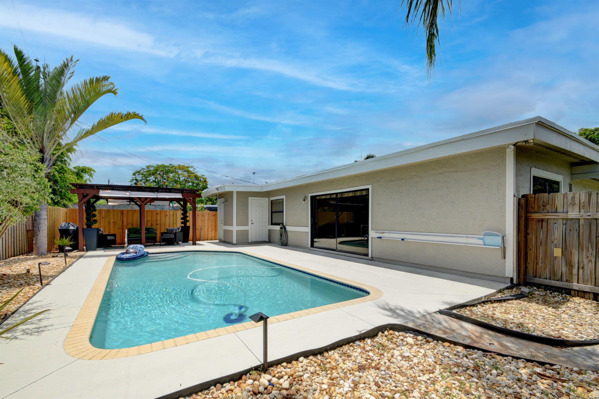 800 SW 1st Court