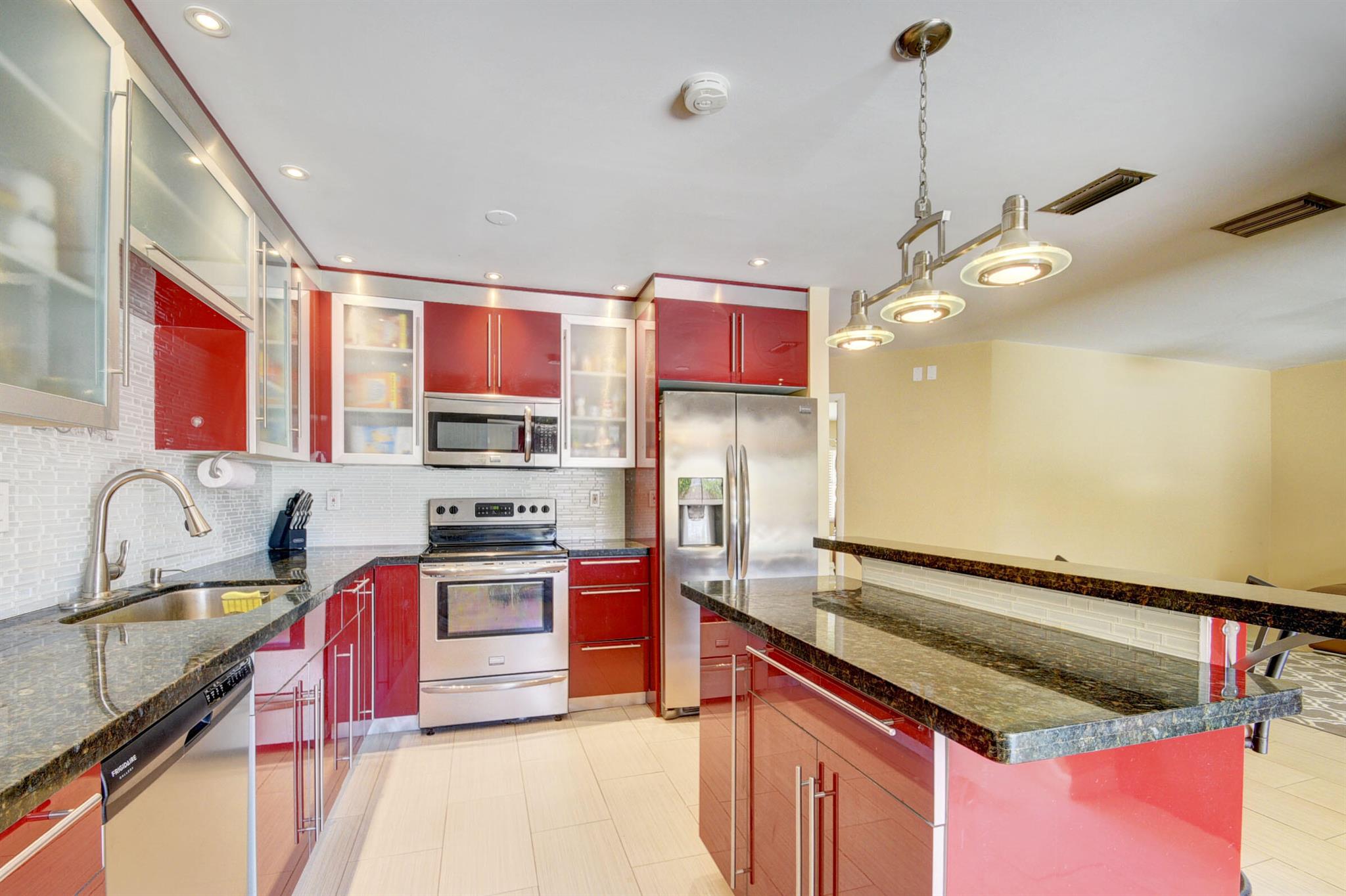 800 SW 1st Court