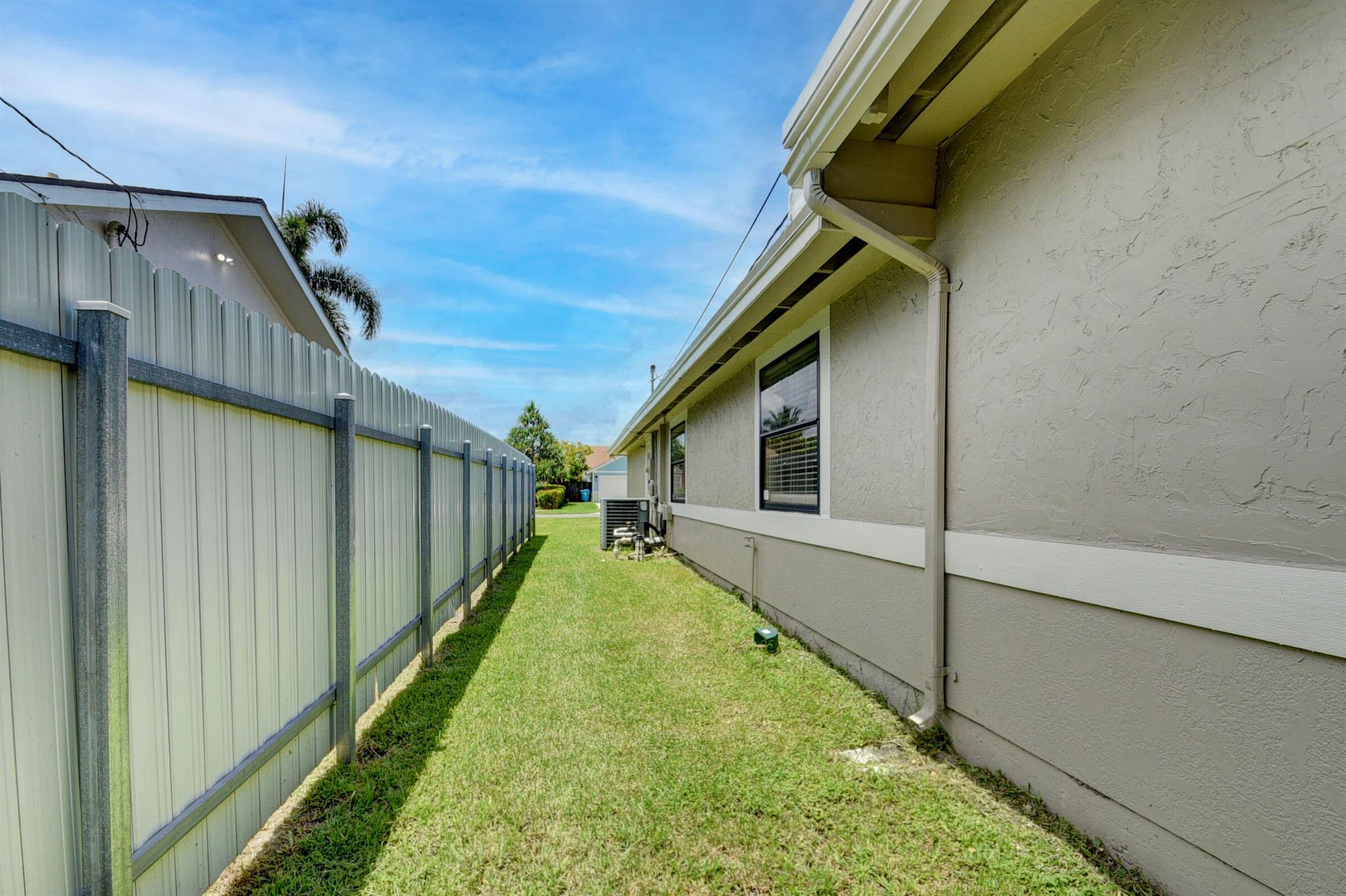 800 SW 1st Court