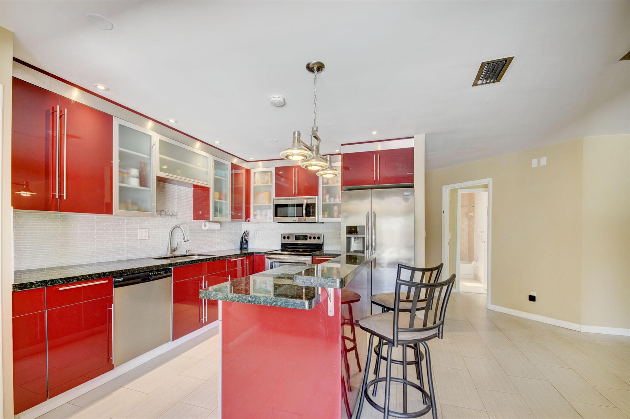 800 SW 1st Court