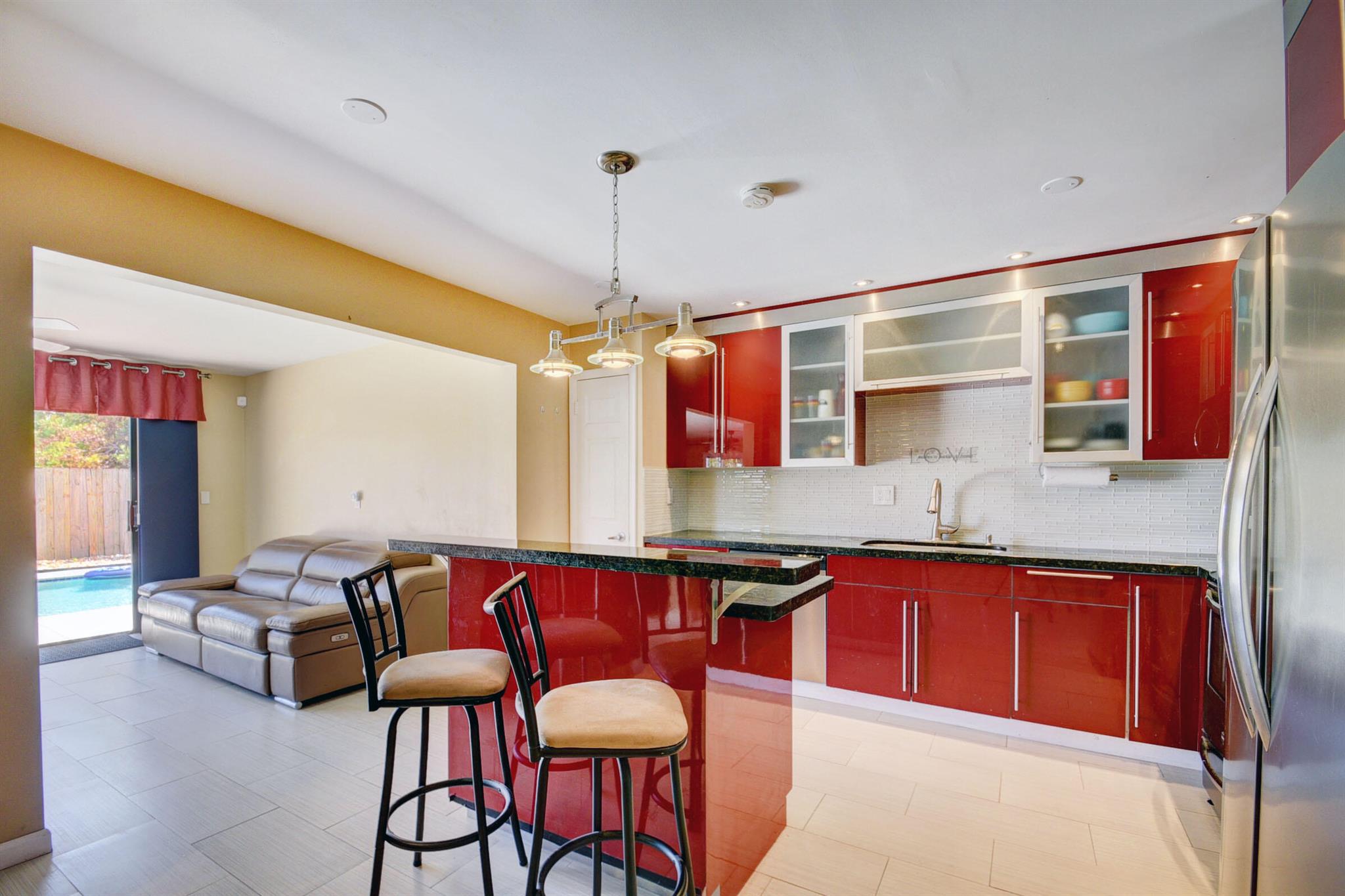 800 SW 1st Court